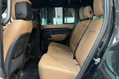 Land Rover Defender 110 D300 X-Dynamic HSE