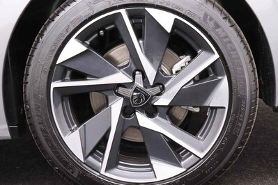 Peugeot 308 Allure EAT8 1.6 Hybrid PHEV