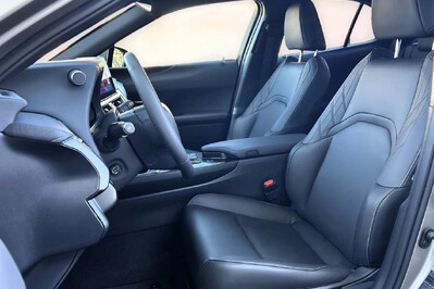 Lexus UX 300h F Sport Design