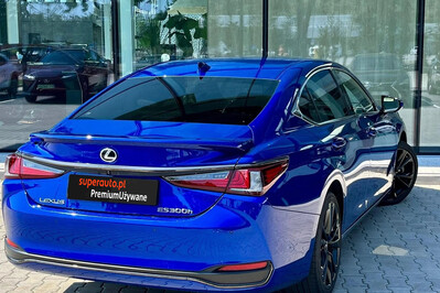 Lexus ES 300h F Sport Design