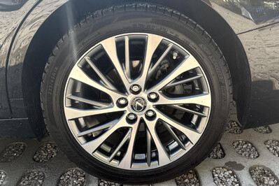 Lexus ES 300h Business Edition +