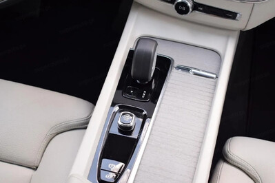 Volvo XC60 T6 Plug-In Hybrid AWD Plus Dark aut