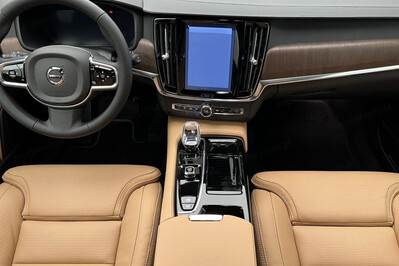 Volvo V90 T6 AWD Plug-In Hybrid Plus Dark