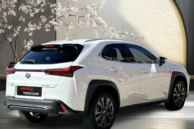 Lexus UX 300h F Sport Design