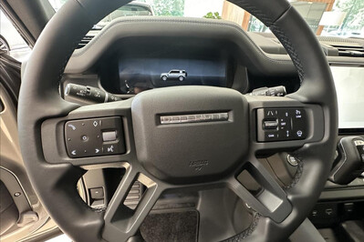 Land Rover Defender 110 D300 X-Dynamic HSE