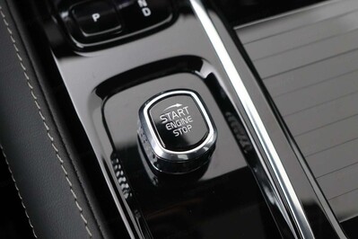 Volvo V90 T6 AWD Plug-In Hybrid Plus Dark