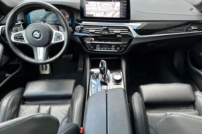 BMW Seria 5 M550i xDrive aut