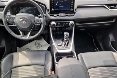 Toyota RAV4 2.5 Hybrid Black Edition by JBL 4x4