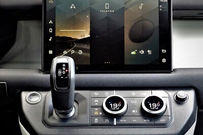 Land Rover Defender 110 X-Dynamic SE