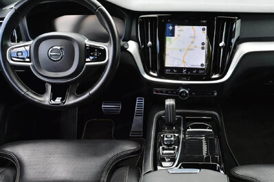 Volvo V60 T8 AWD Plug-In Hybrid R-Design aut