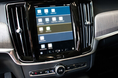 Volvo V90 T6 AWD Plug-In Hybrid Ultra Dark