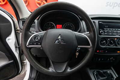 Mitsubishi L 200 2.4 d