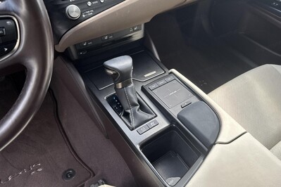 Lexus ES 300h Business Edition +
