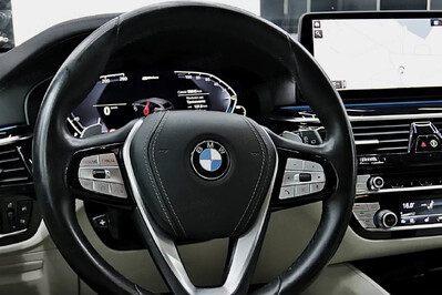BMW Seria 5 530e xDrive Luxury Line aut