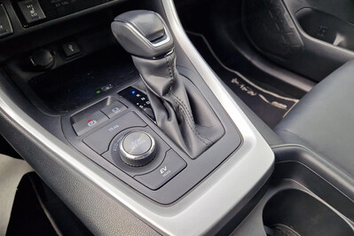 Toyota RAV4 2.5 Hybrid Black Edition by JBL 4x4