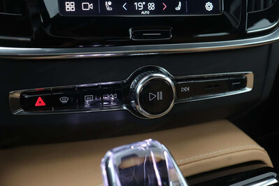 Volvo V90 T6 AWD Plug-In Hybrid Ultra Bright