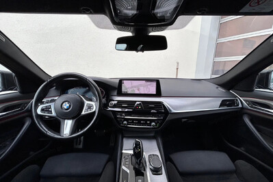 BMW Seria 5 520d xDrive M Sport sport-aut