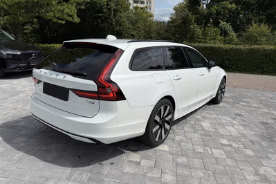 Volvo V90 T6 AWD Plug-In Hybrid Plus Dark