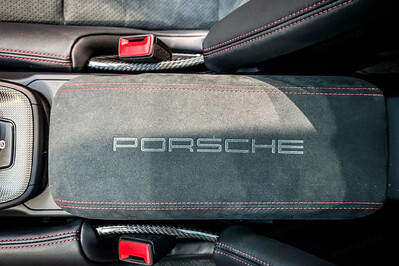 Porsche 911 Carrera 4 GTS