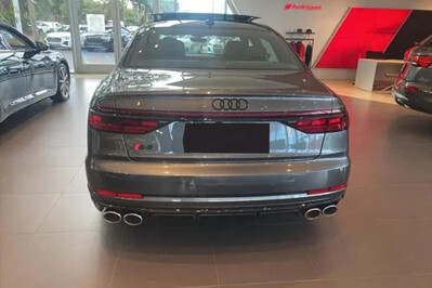 Audi A8 S8 TFSI quattro