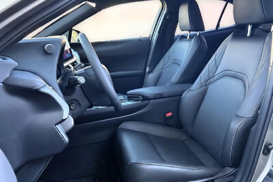 Lexus UX 300h F Sport Design