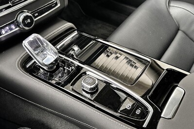 Volvo S90 T8 AWD Plug-In Hybrid Ultimate Dark aut