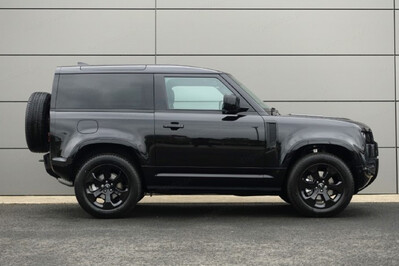 Land Rover Defender 90 D250 X-Dynamic SE