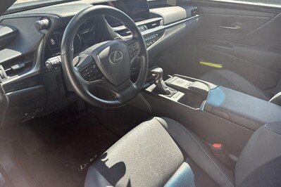 Lexus ES 300h Business Edition +