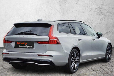 Volvo V60 B4 B Plus Dark