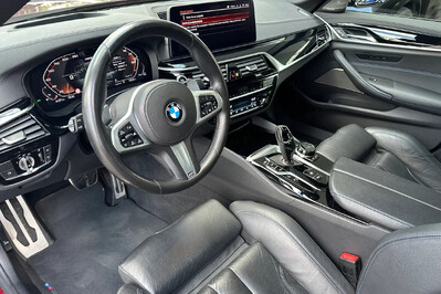 BMW Seria 5 M550i xDrive aut