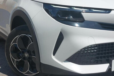 Alfa Romeo Junior Ibrida Q4