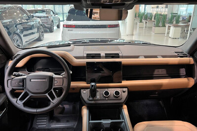 Land Rover Defender 110 D300 X-Dynamic HSE
