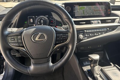 Lexus ES 300h Business Edition +