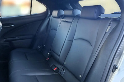 Lexus UX 300h F Sport Design