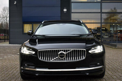 Volvo V90 T8 AWD Plug-In Hybrid Ultra Bright