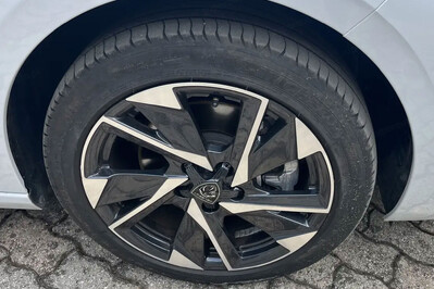 Peugeot 308 Allure EAT8 1.5 BlueHDi