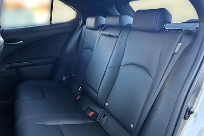 Lexus UX 300h F Sport Design