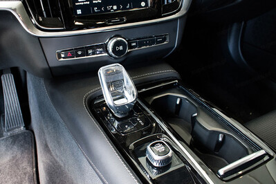 Volvo V90 T6 AWD Plug-In Hybrid Ultra Dark