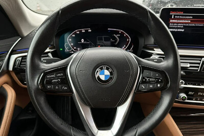 BMW Seria 5 520d xDrive Luxury Line