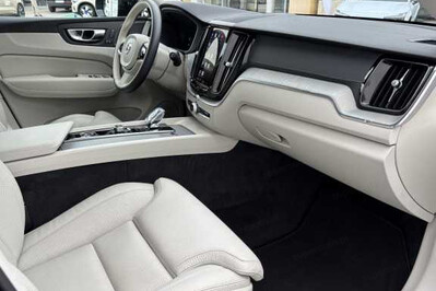 Volvo XC60 B5 B AWD Ultra Dark