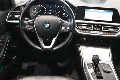 BMW Seria 3 330i Luxury Line aut