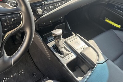 Lexus ES 300h Business Edition +