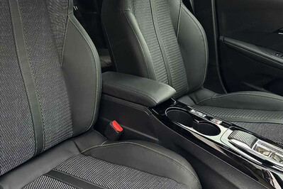 Peugeot 208 GT e-DCS6 1.2 mHEV