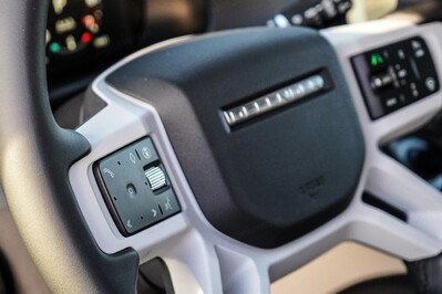 Land Rover Defender 110 3.0 D250 X-Dynamic HSE