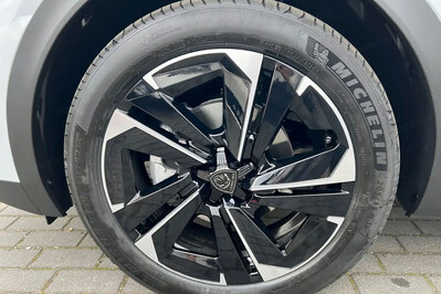 Peugeot 408 Allure e-DCS 1.2 mHEV