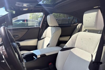 Lexus ES 300h Business Edition +