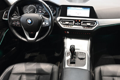 BMW Seria 3 330i Luxury Line aut