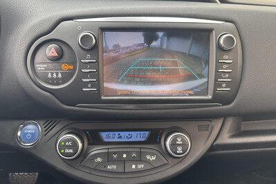 Toyota Yaris Hybrid 100 Selection