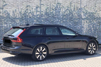 Volvo V90 T6 AWD Plug-In Hybrid Plus Dark