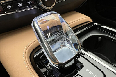 Volvo V90 T6 AWD Plug-In Hybrid Plus Dark